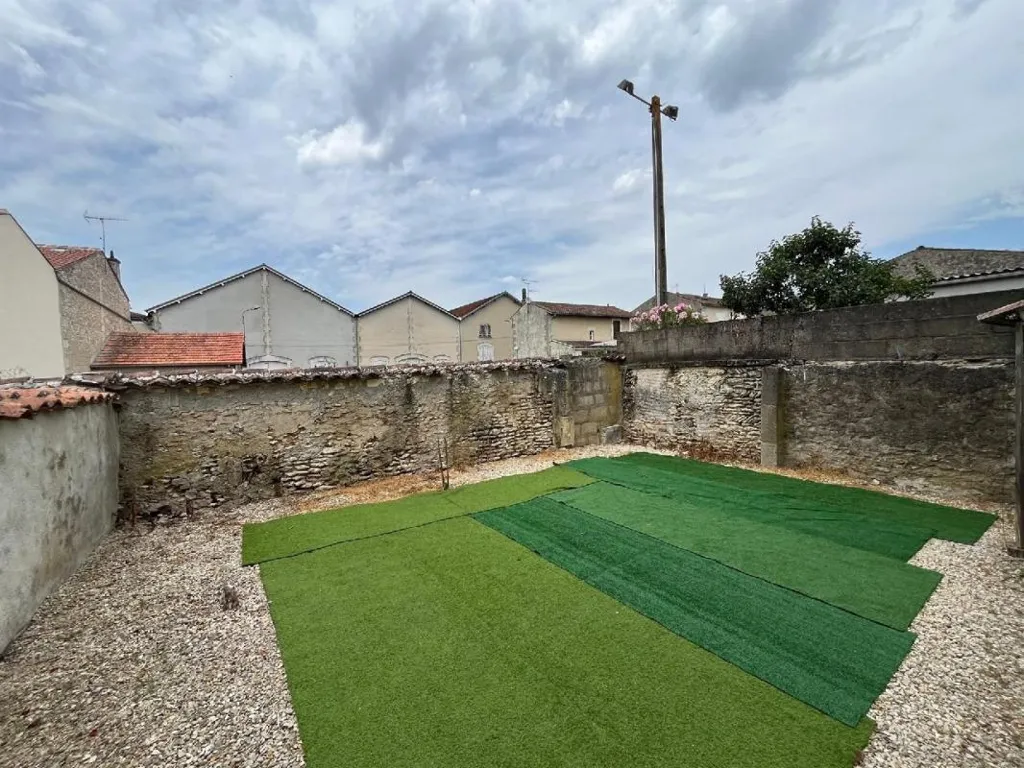 Giardino - Charming Townhouse with Garden in Cognac