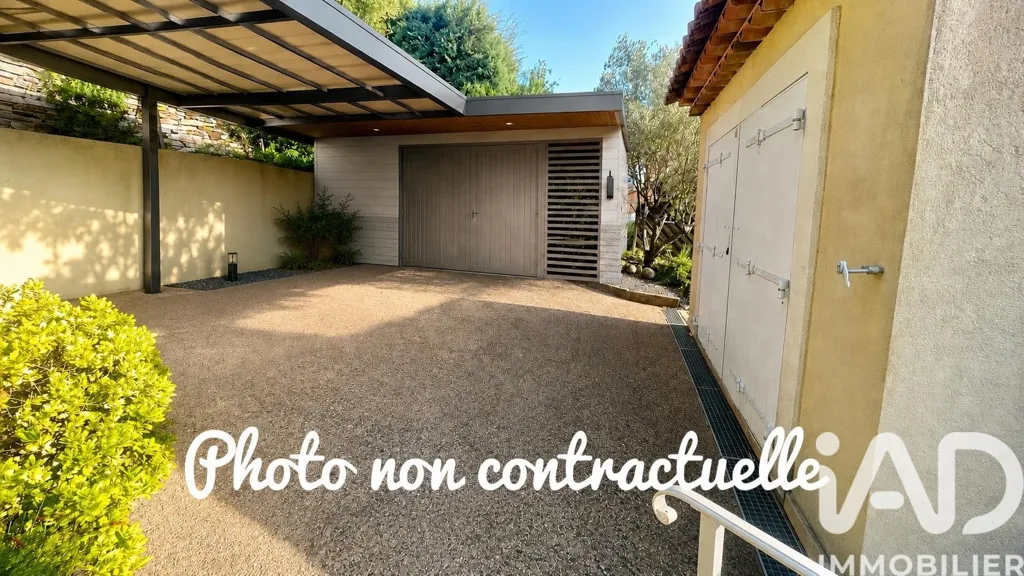 Esterno - House with Pool in Valcros, La Londe