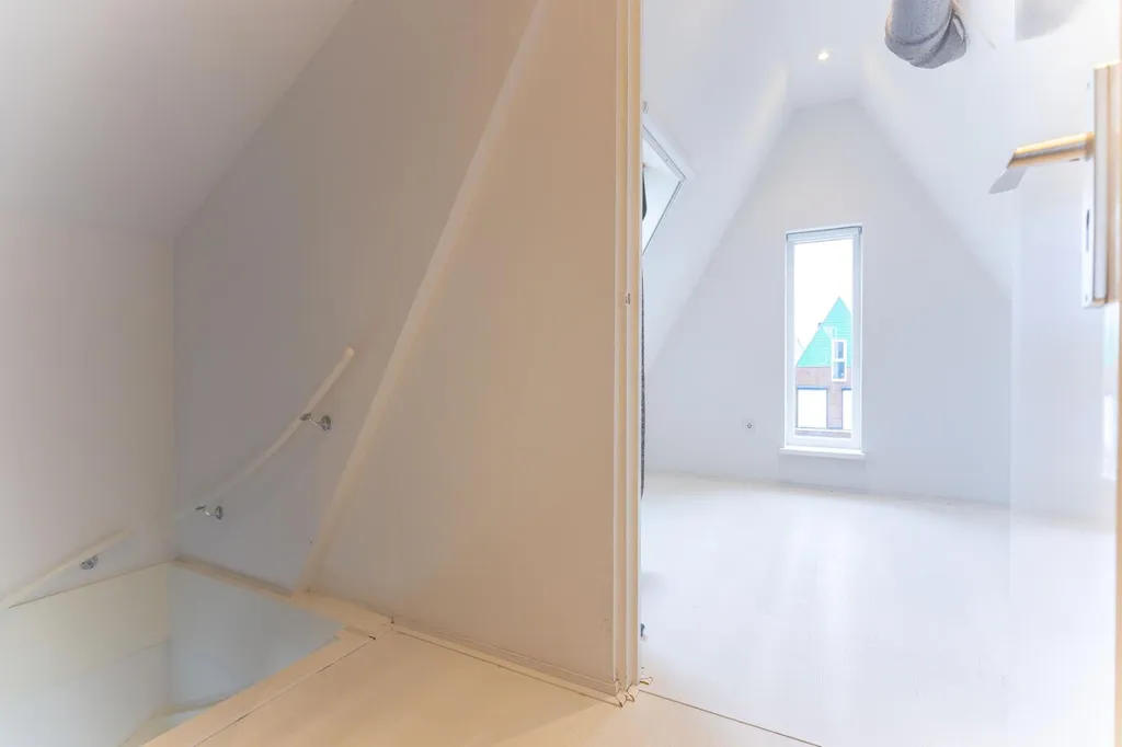 6-room house in Zwaag