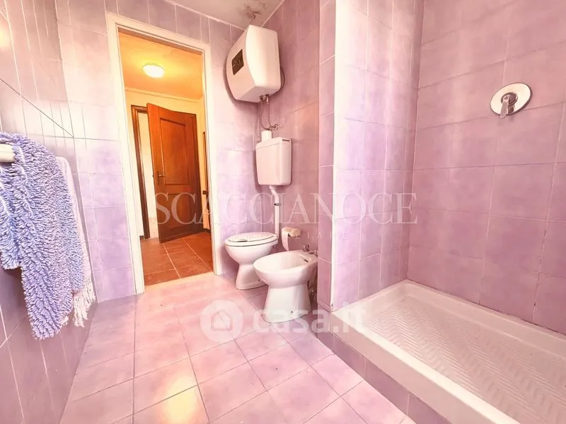 Salles de bain - Twin-Storey Apartment with Lake View in Netro