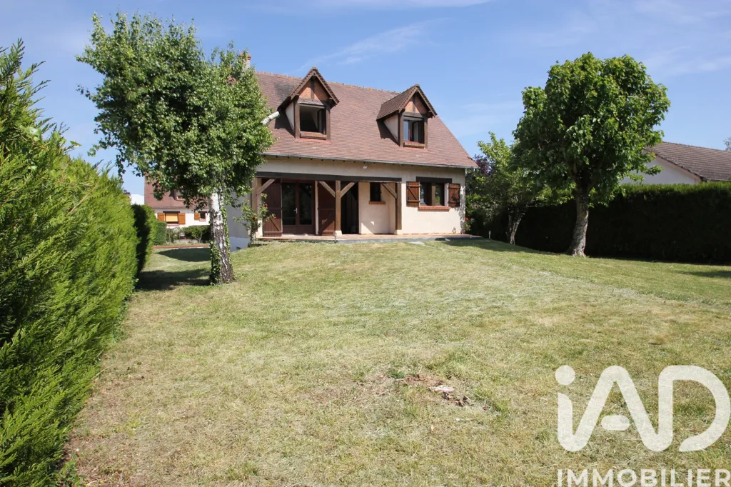 Aed - Family House with Garden in Ormes