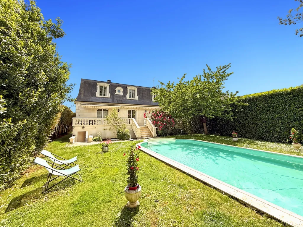 Bassein - Mansart with Pool in Plessis-Trevise