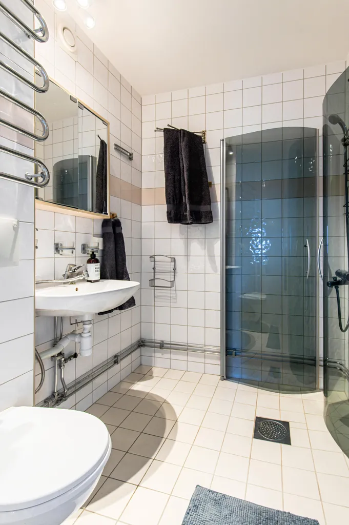Vannitoad - Apartment with Balcony View in Popular Area