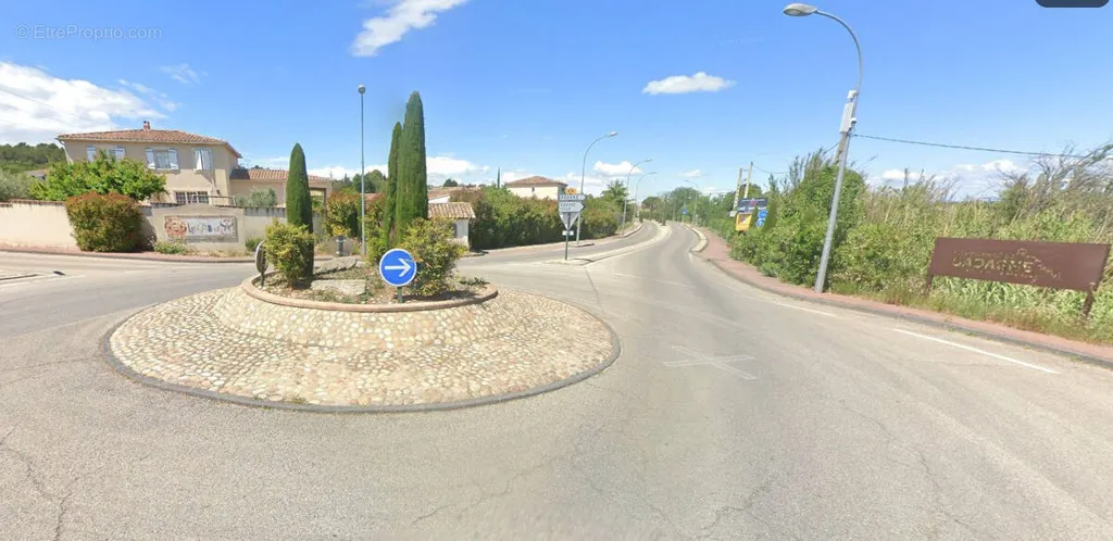 Exterior - 8 Underground Parking Spaces in Châteauneuf-de-Gadagne