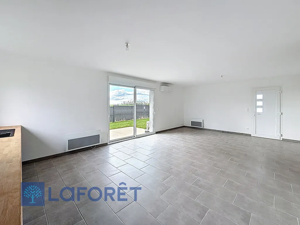 Séjour - Maison Neuve avec Garage à Emanville