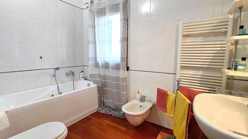 Bagni - Luxury Terraced House with Pool in Parma