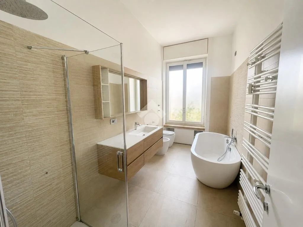 Bagni - Spacious 4-Bedroom Apartment with Terrace in Milan