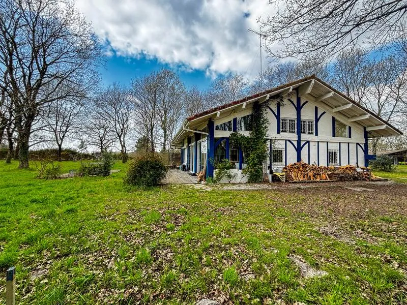 Esterno - Traditional House with Garden in Rural Setting