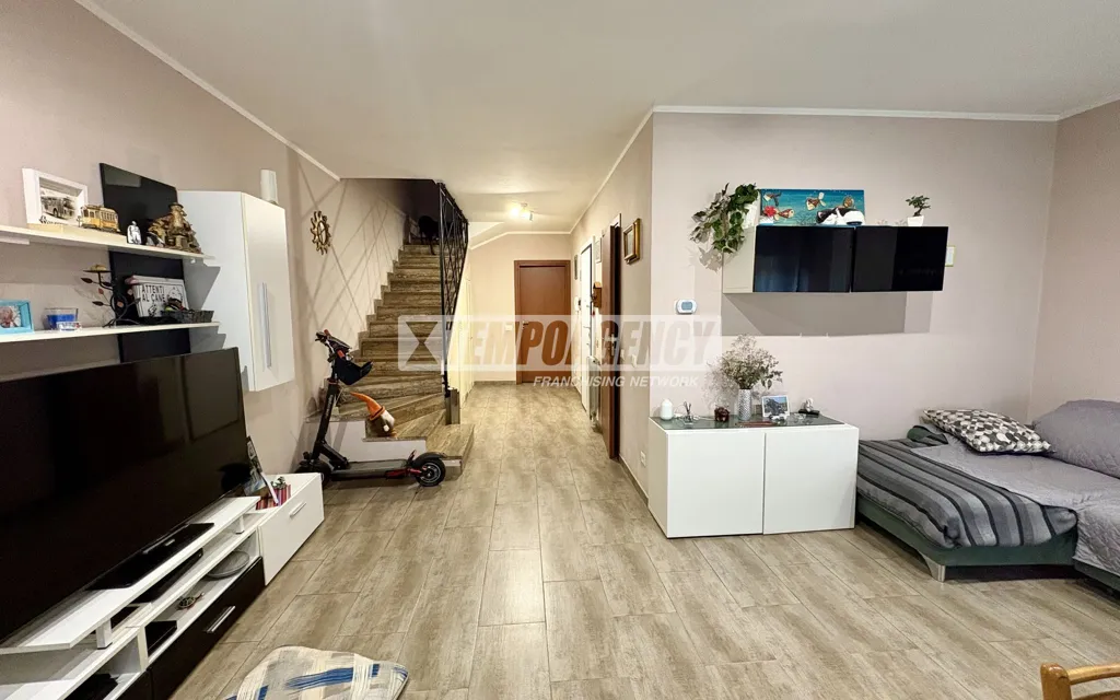 Elutuba - Two-Level Apartment with Garden in Pieve Emanuele