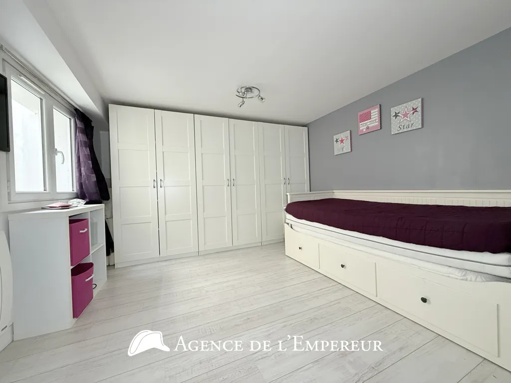 Bedrooms - Contemporary House with Panoramic Terrace in Rueil