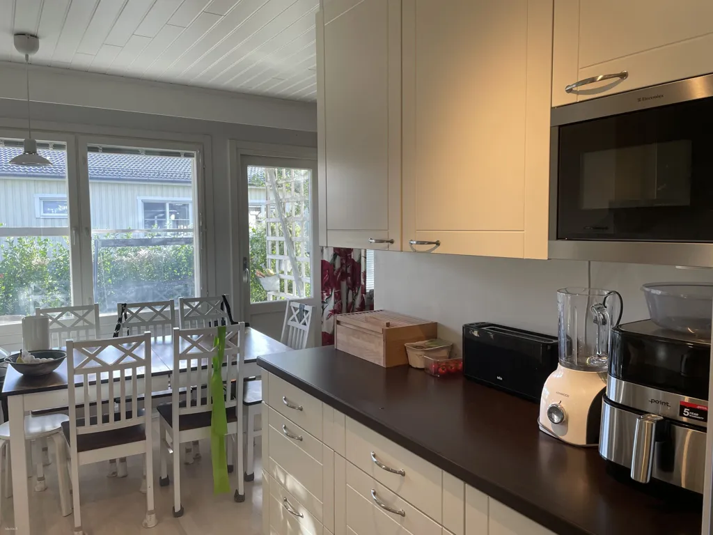 Cucina - Spacious Apartment with Garden in Tikkurila, Helsinki