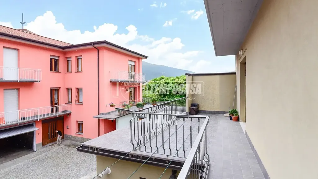 Terrasse - Terrace Flat in Albese Con Cassano