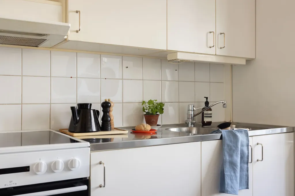 Cucina - Terrace Flat in Kärrtorp with Garden Access