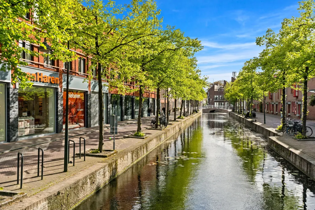 Modernised 2-Bedroom Flat with Church Tower View in Delft