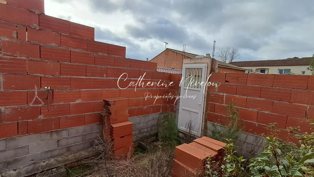 Aed - Flat-Plan House with Potential in Maraussan