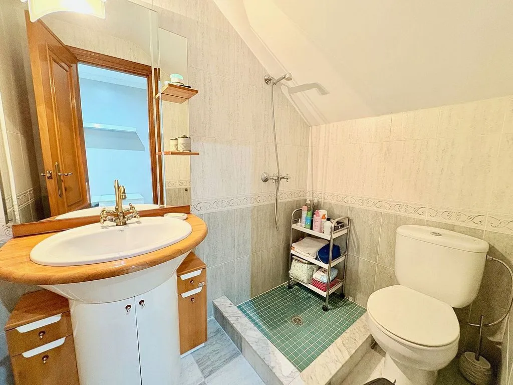 Bathrooms - Two-Storey House with Balcony in Benaguasil Centre