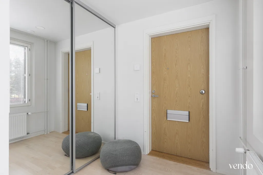 Entrée - Modern Apartment with Balcony in Vanha Munkkiniemi