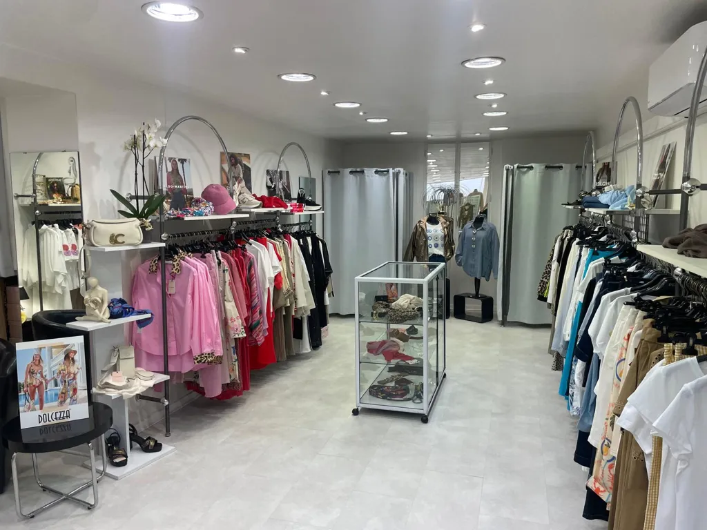 Toad - Retail Shop with Storage in Étampes
