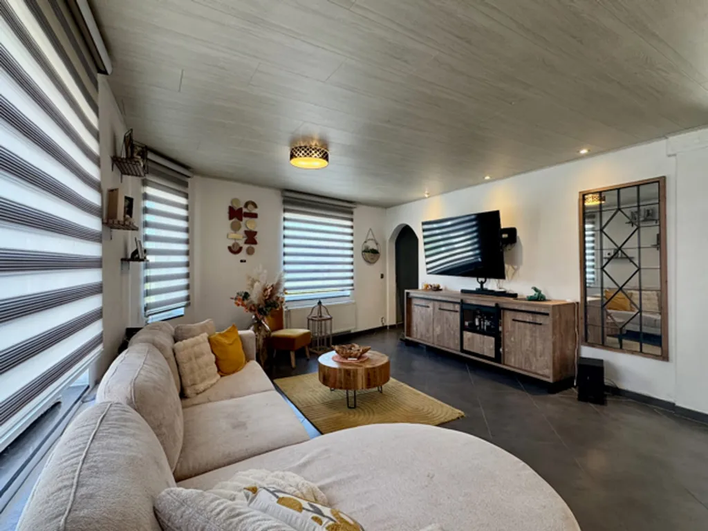 Elutuba - Corner House with Terrace in Haaltert