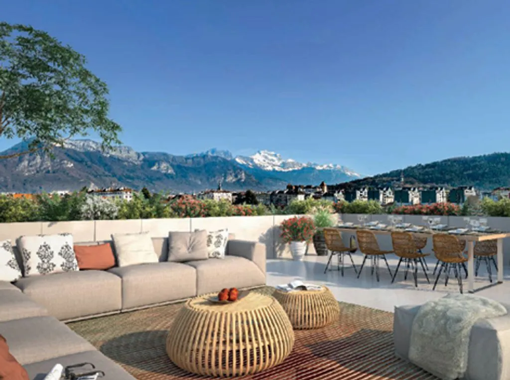 Terrasse - Appartement Luxe 4 Pièces, 6ème Étage à Annecy