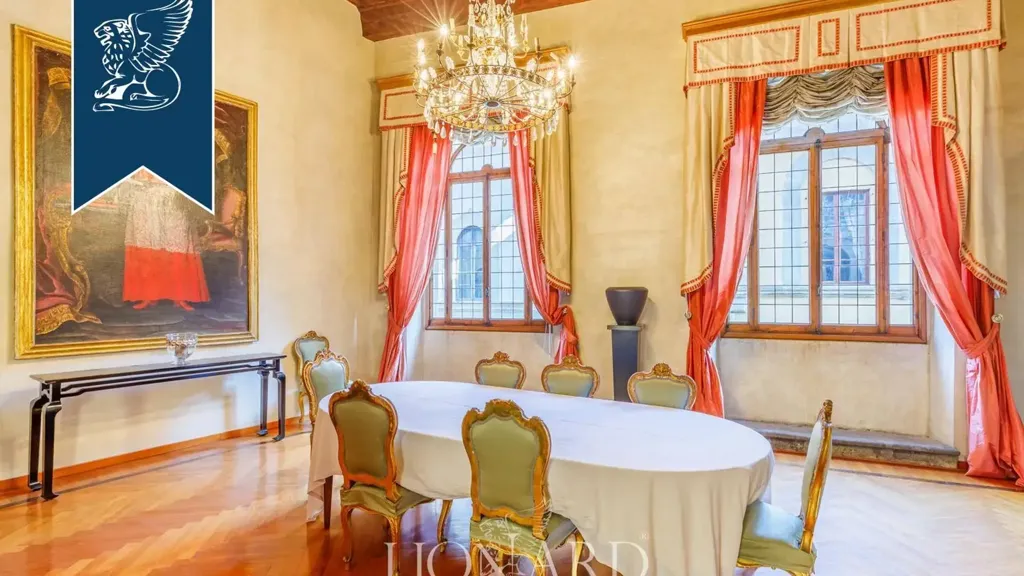 Dining Room - Historic Attico with Decorated Facade in Florence