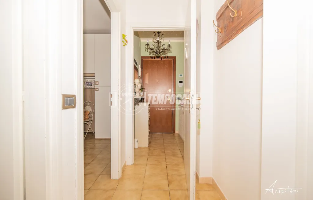 Esik - Bright Trilocale with Balcony in Modena