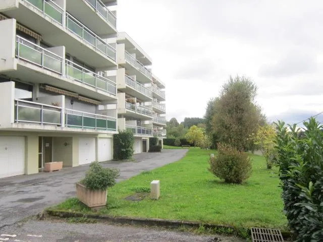 Extérieur - Appartement avec Balcon et Garage à Ussel