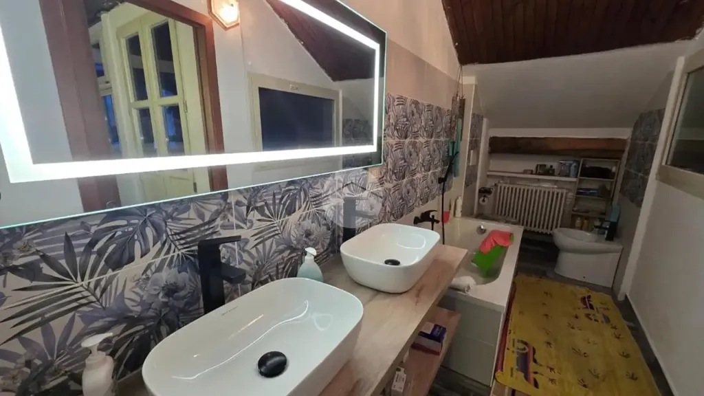 Salles de bain - Rustic House with Covered Patio in Rivarossa