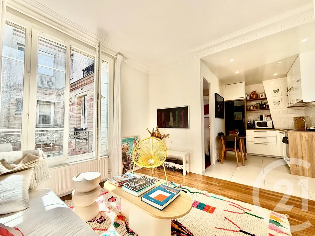 Living Room - Charming 2-Bedroom Flat in Batignolles, Paris