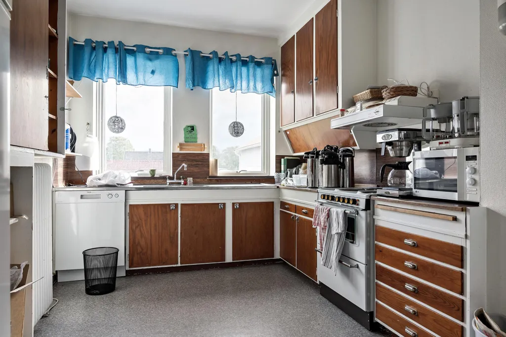 Cucina - Historic Civic Centre with Development Potential in Central Getinge