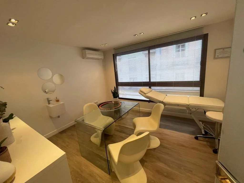 Salle à manger - Bureaux de Luxe avec Vue Rue d'Antibes à Cannes