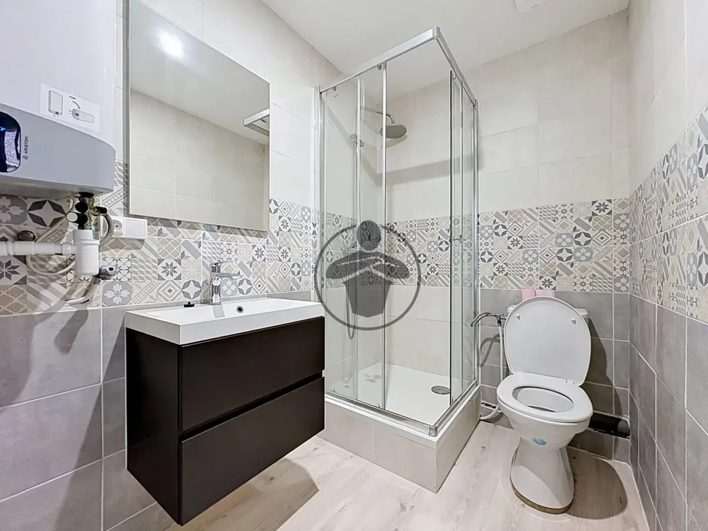 Salles de bain - Appartement Meublé T2 avec Cuisine Équipée à Saint-Jean