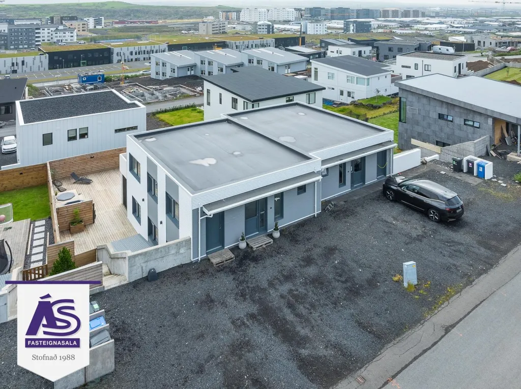 Vista aerea - Newly Built Duplex with Garden in Skarðshlíð