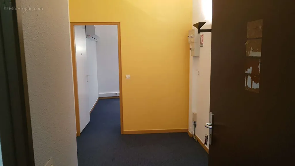 Ingresso - Office Space near Romans Station