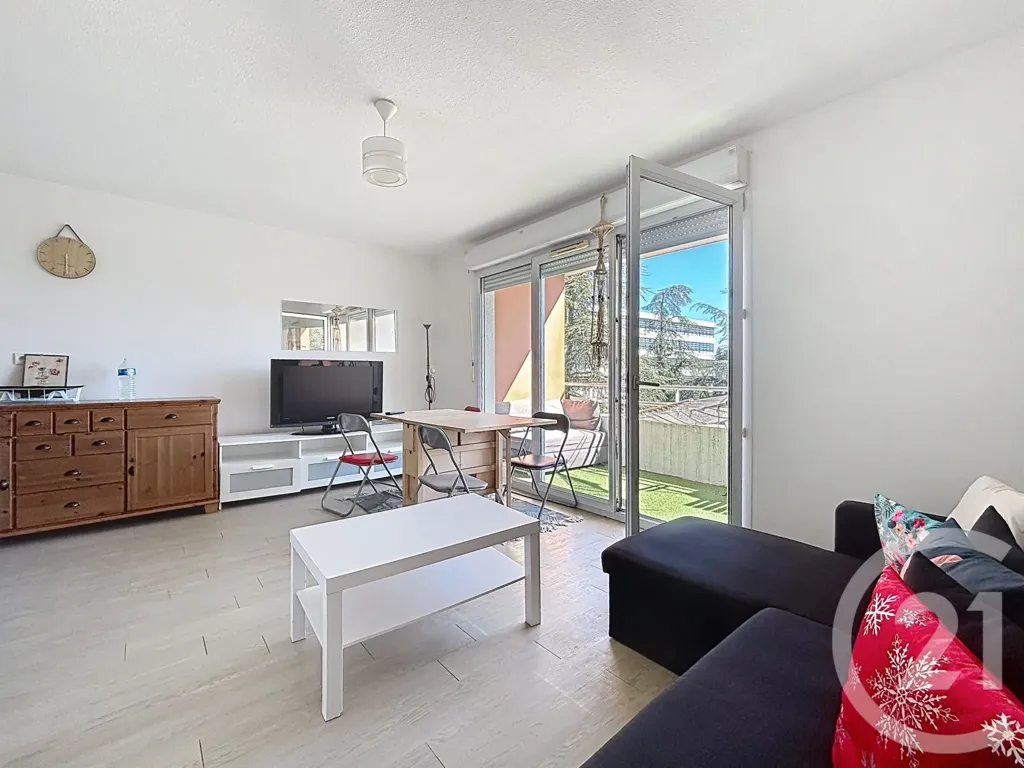 Elutuba - 2-Bedroom Apartment with Terrace in Montpellier
