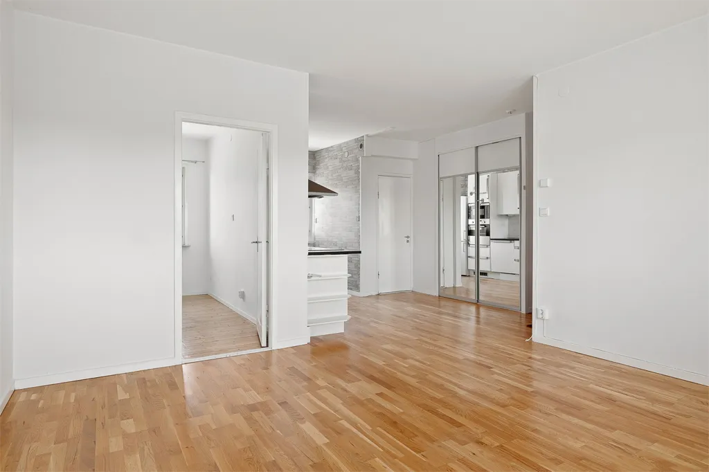 Elutuba - Bright Two-Bedroom Flat with South-Facing Balcony in Katrineholm