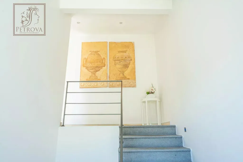 Toad - Villa with Sea View in Prestigious Menton