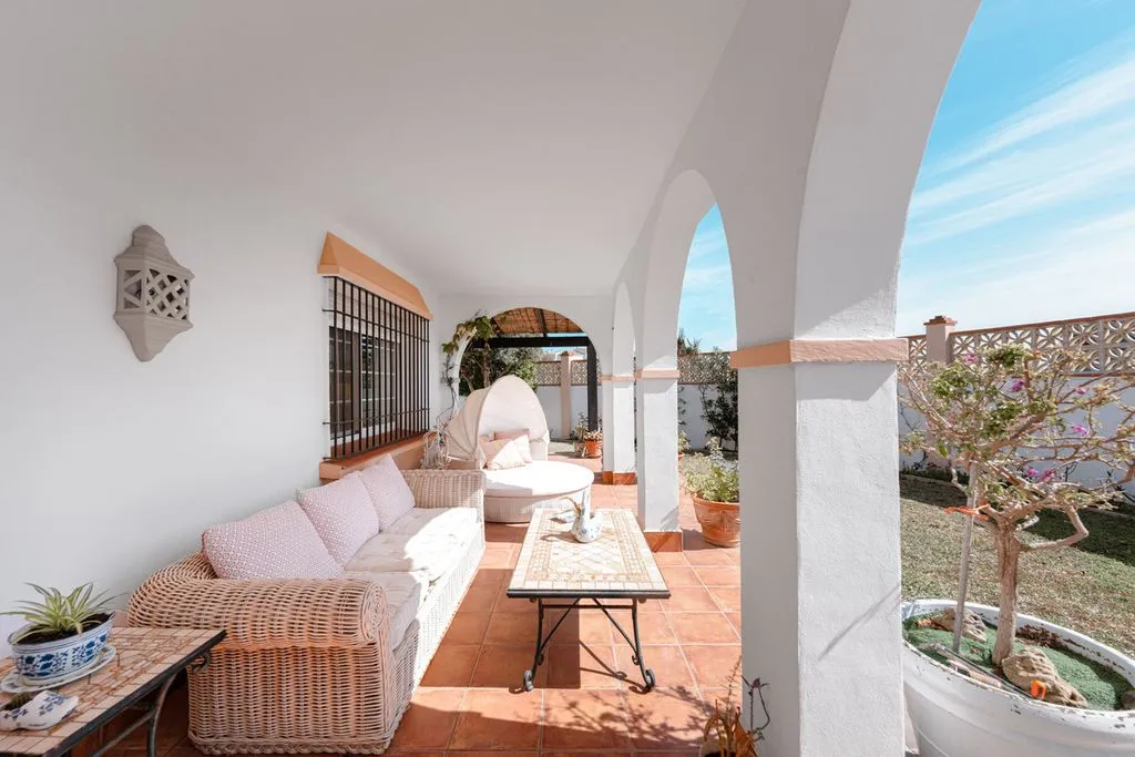 Terrasse - Beachfront Villa with Sea View in Marbella East