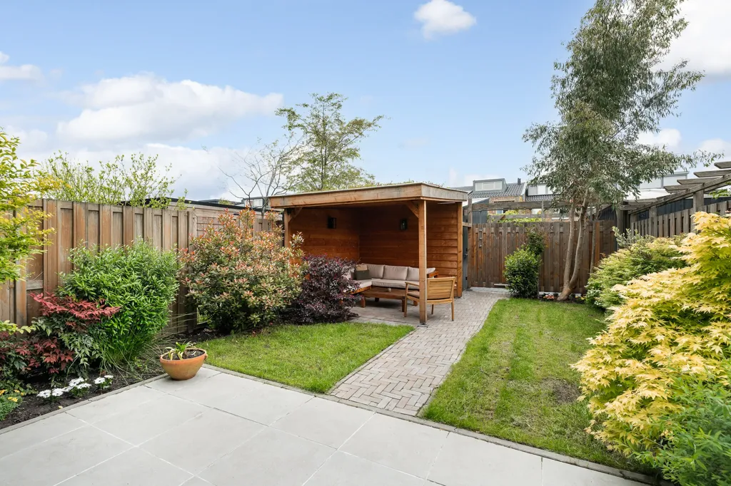 Garden - Modern Bungalow with Garden in Rivierenbuurt