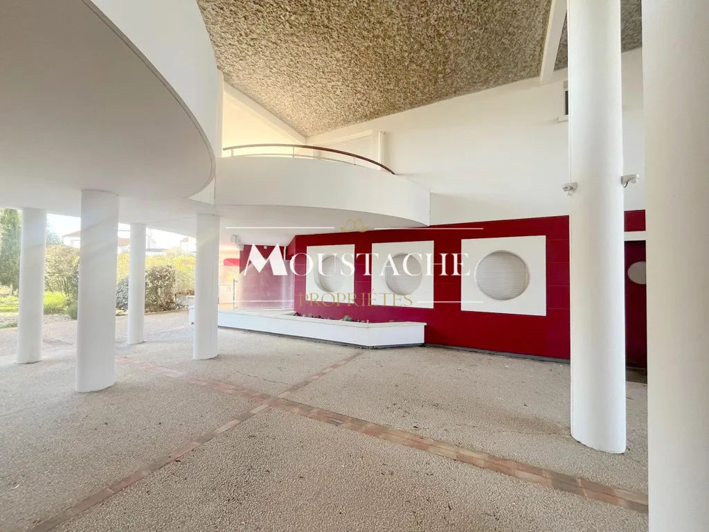 Esik - Traversant Apartment with Balcony in Royan
