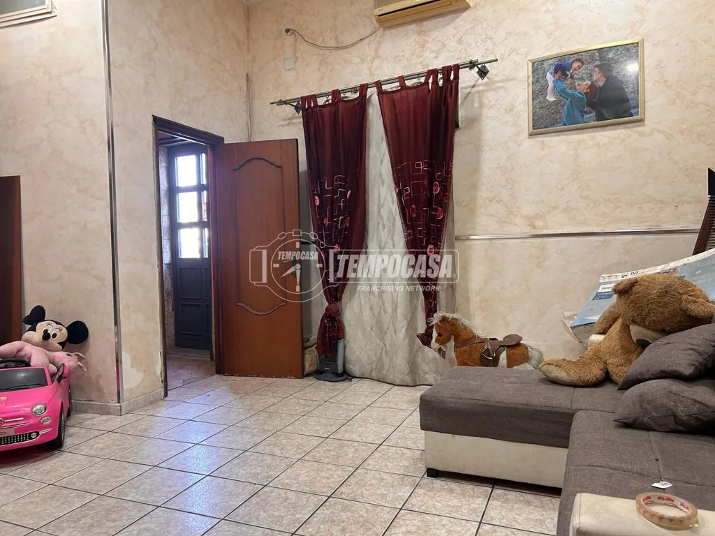 Elutuba - Three-Level House with Private Courtyard in Catania
