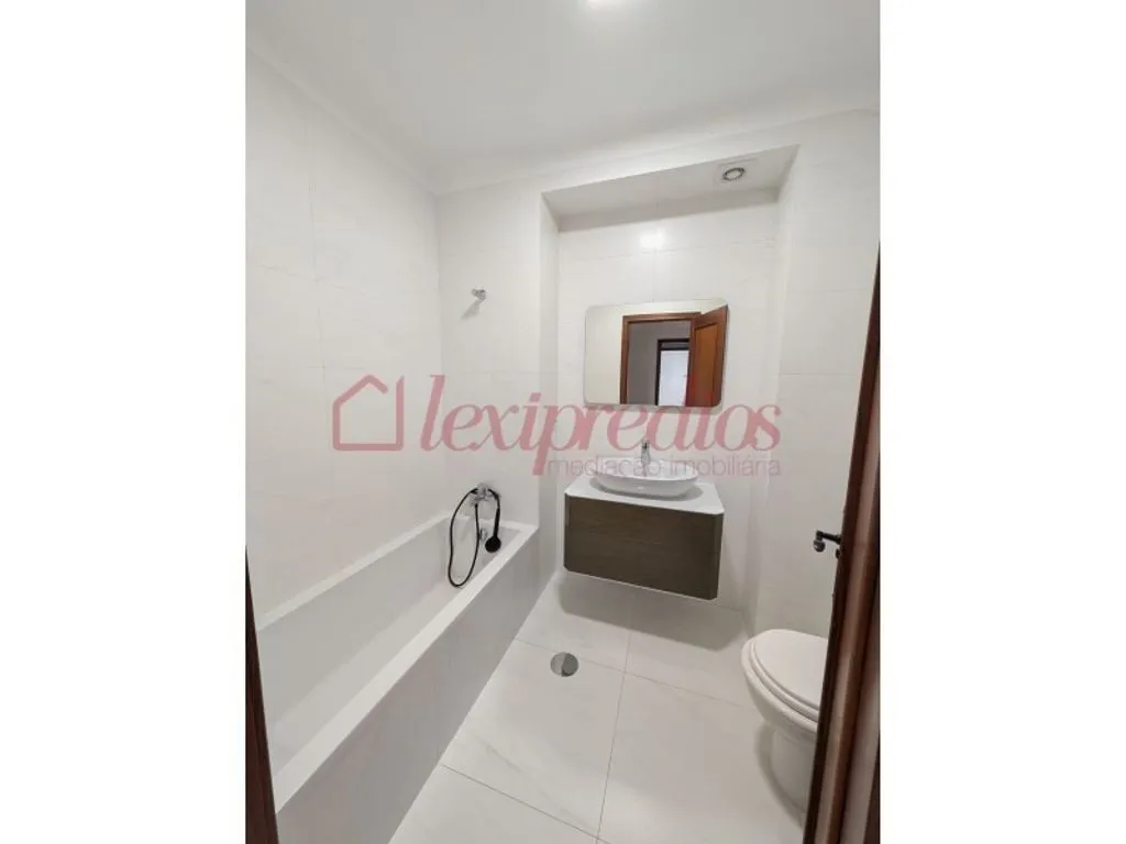 Vannitoad - Luxury Flat with City View in Agueda