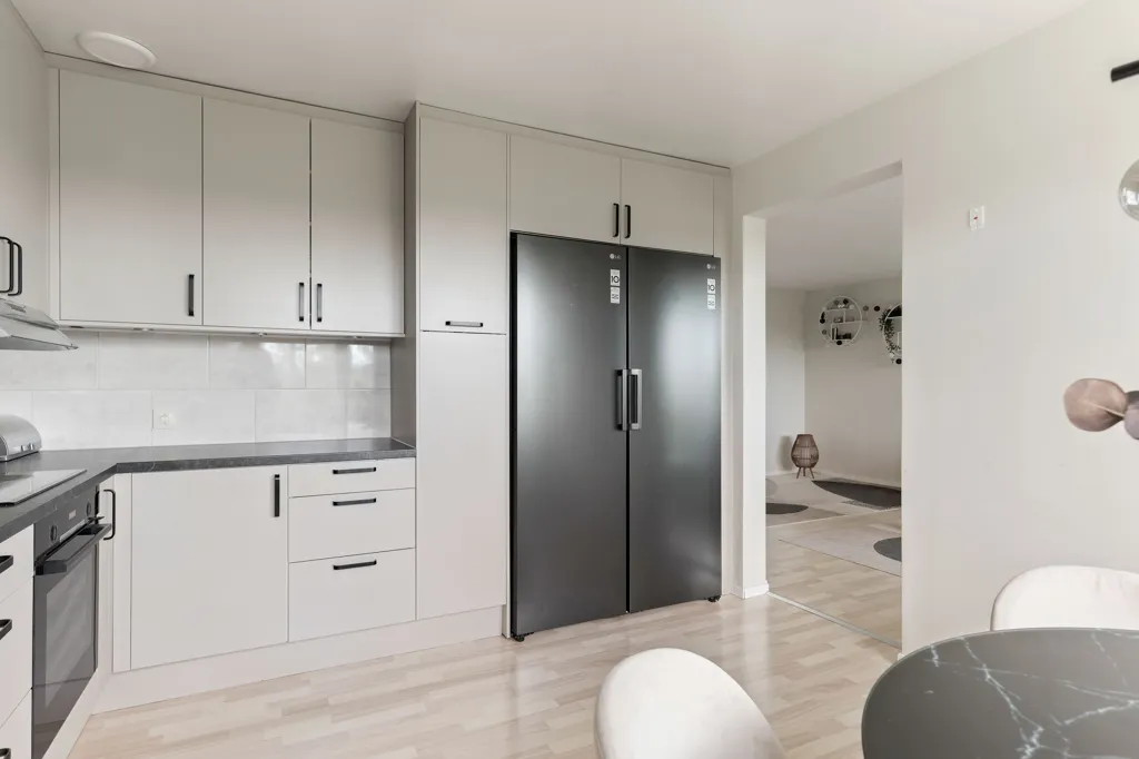 Köök - Apartment with West-Facing Balcony in Skarpnäck