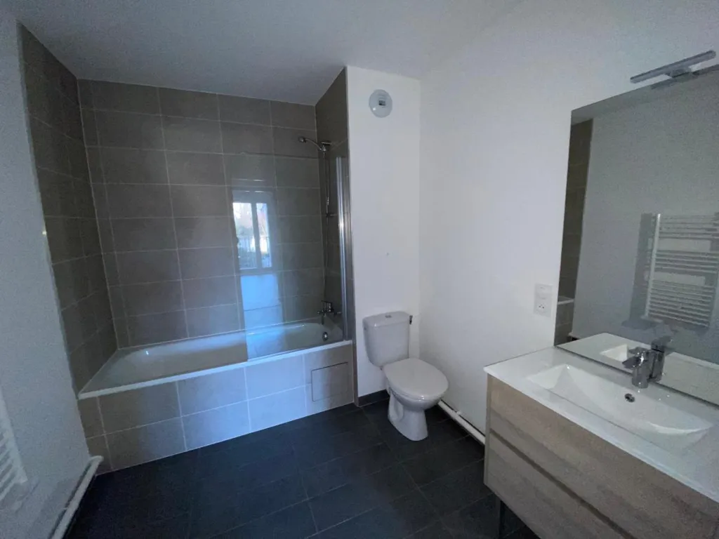 Salles de bain - Appartement T4 avec Parking à LAC