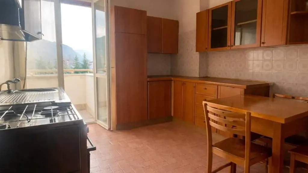 Köök - Bright Penthouse with Private Garage in Trento
