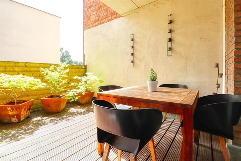 5 magamistoaga korter asukohas Neder-Over-Heembeek