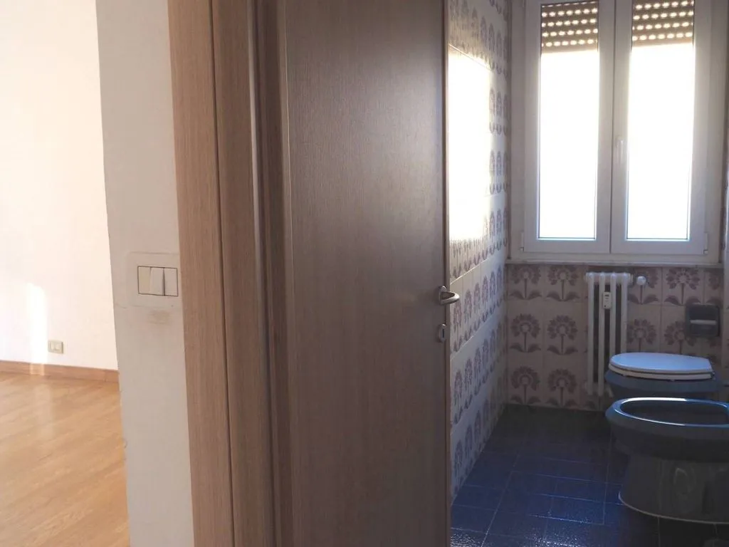 Bathrooms - Luxury Flat with Triple Balcony in Rome