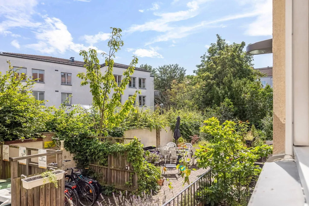 Balcon - 1960s Flat with City Proximity in Malmö