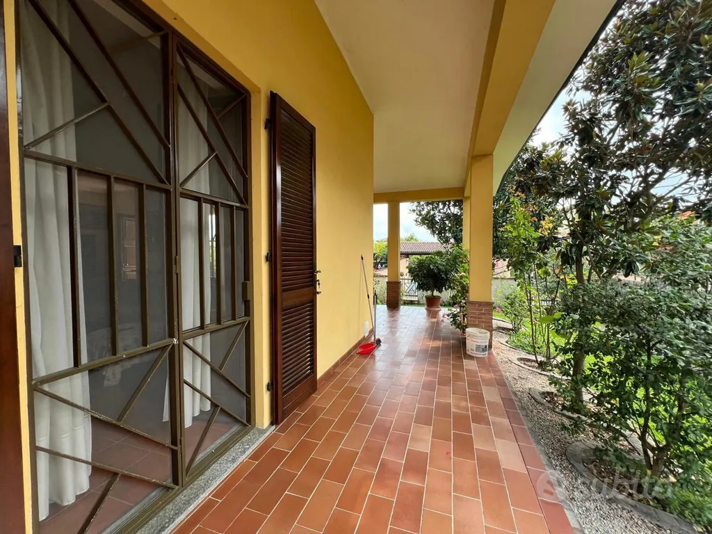 Terrace - Independent Villa with Garden in Mortara