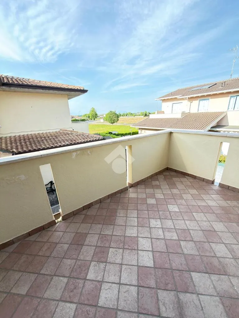 Terrasse - Corner Semi-Detached Villa with Garden in Castel Goffredo